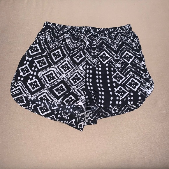 Bundle of Shorts - Picture 4 of 4